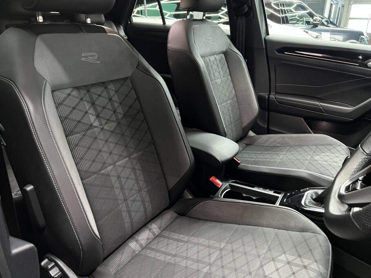 Volkswagen T-Roc view 37