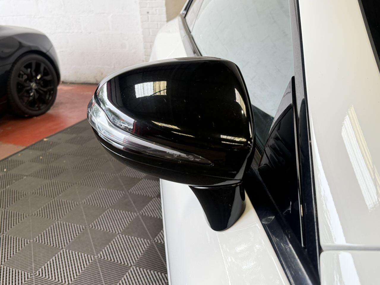 Mercedes-Benz E Class view 24