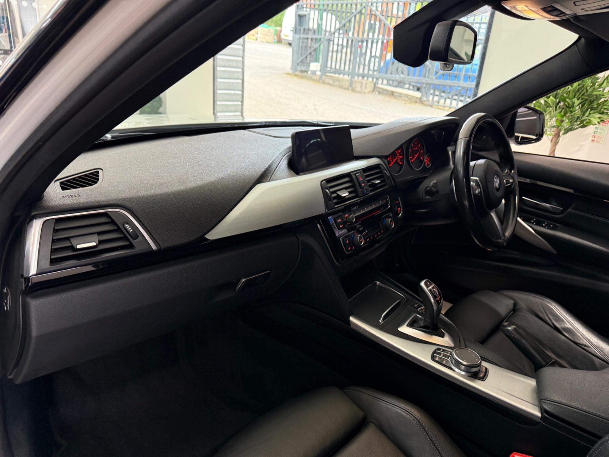 BMW 3 Series view 32