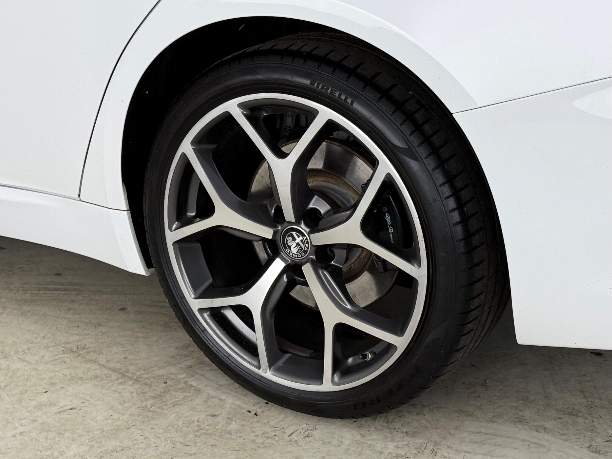Alfa Romeo Giulia view 9
