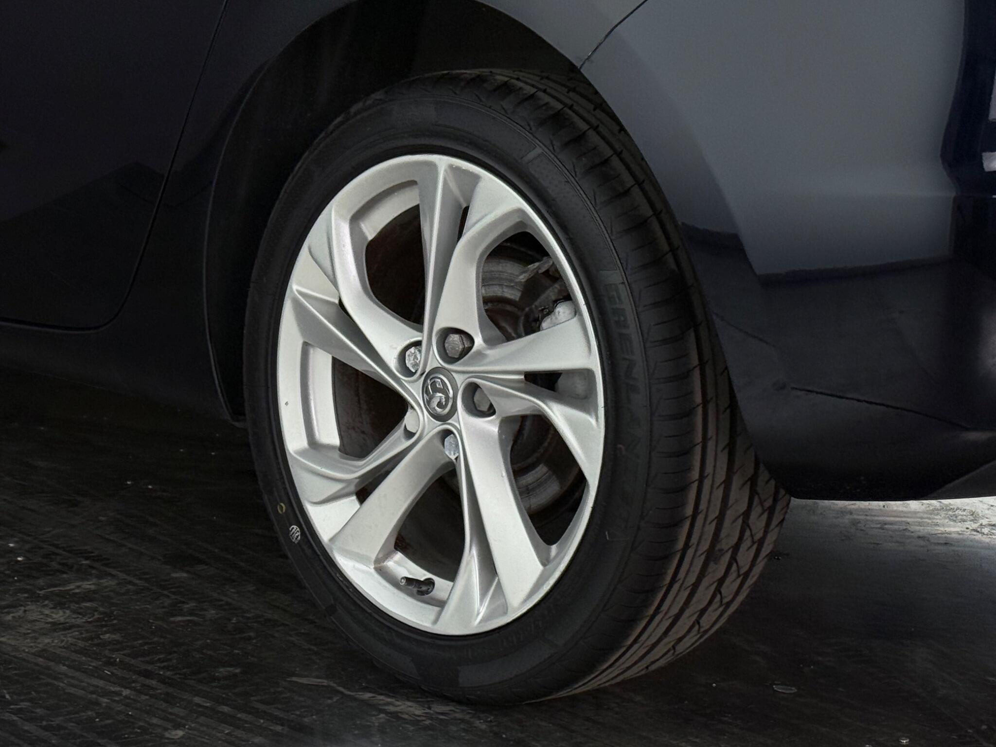 Vauxhall Astra view 8