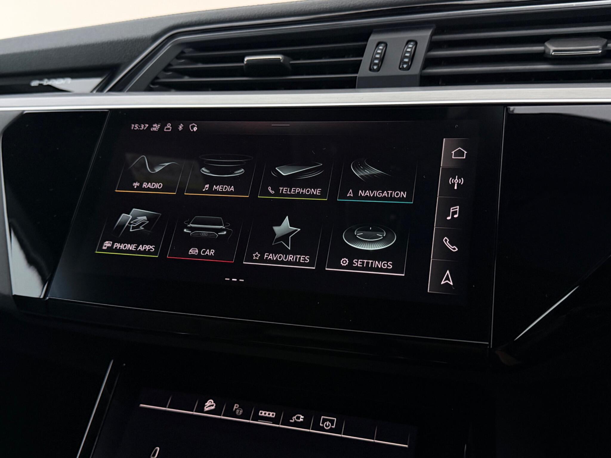 Audi E-Tron view 23