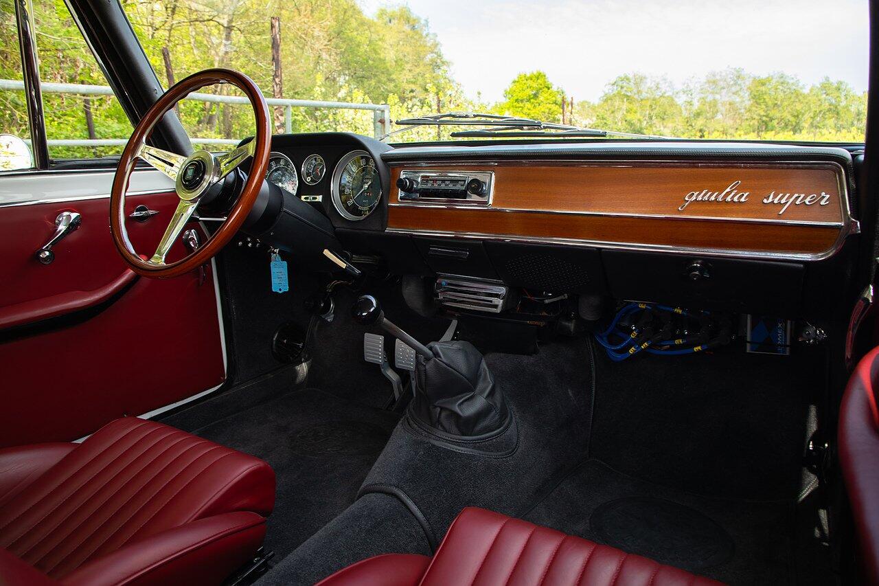 Alfa Romeo Giulia view 32