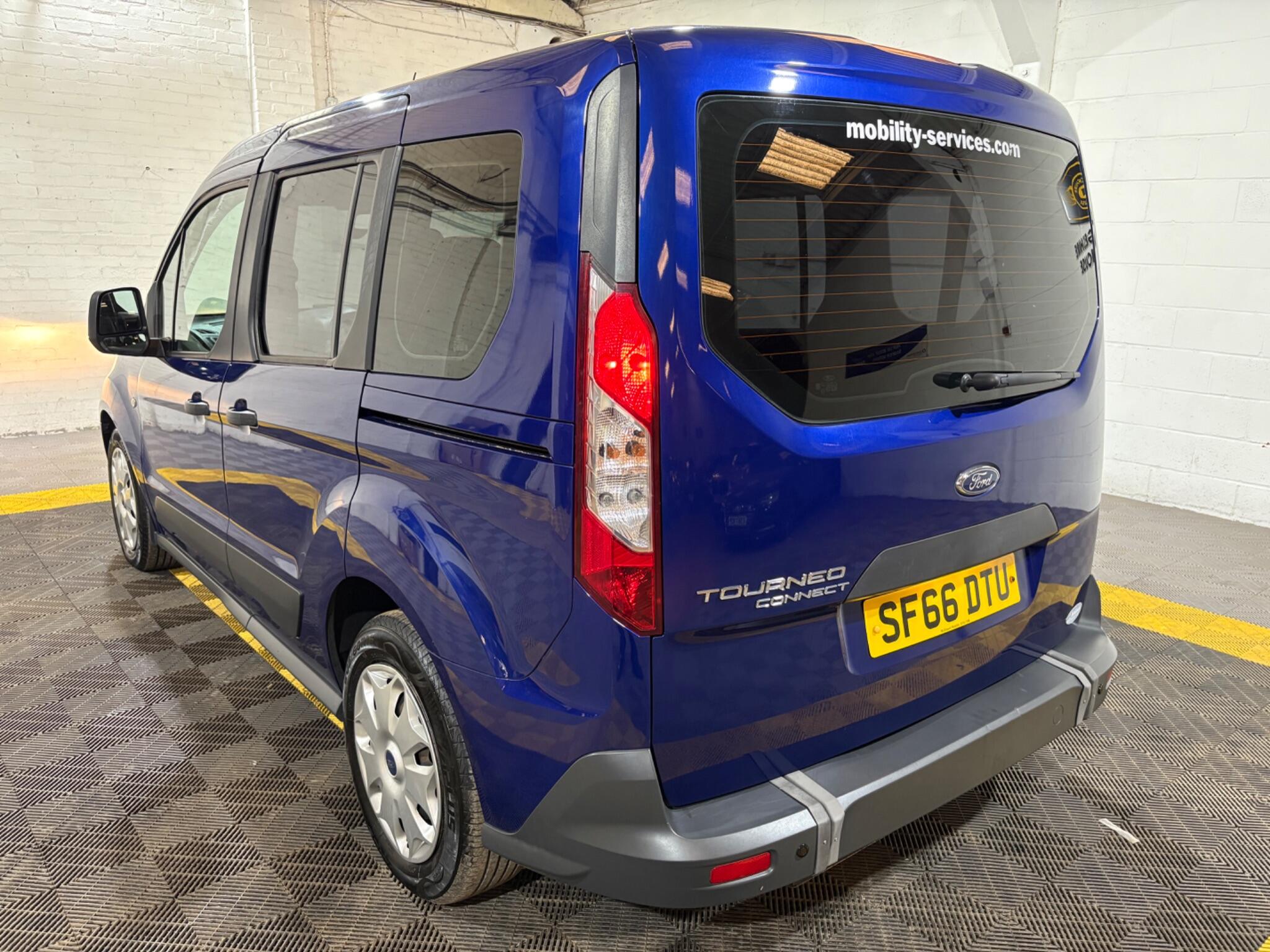 Ford Tourneo Connect view 2