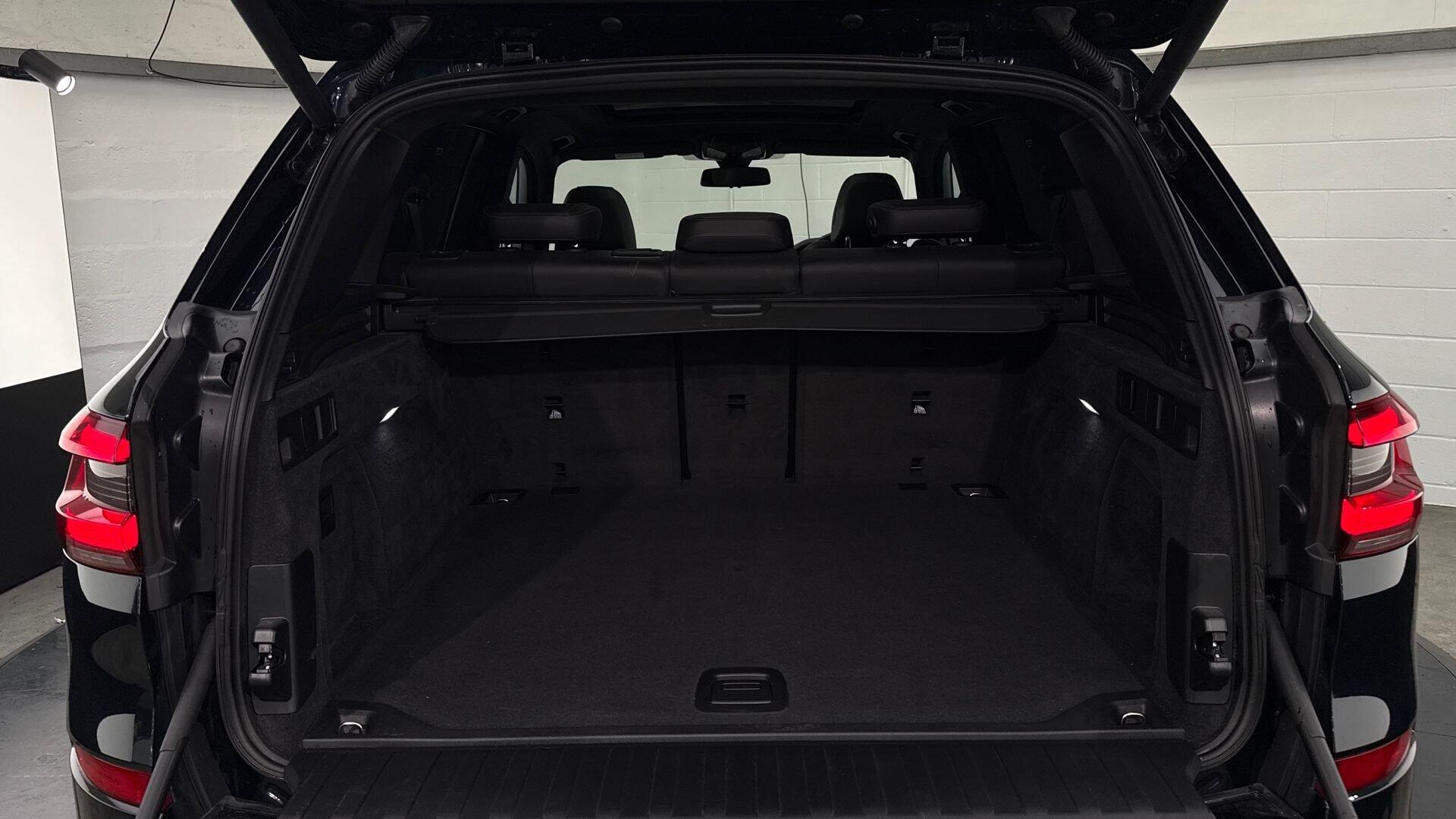 BMW X5 view 13
