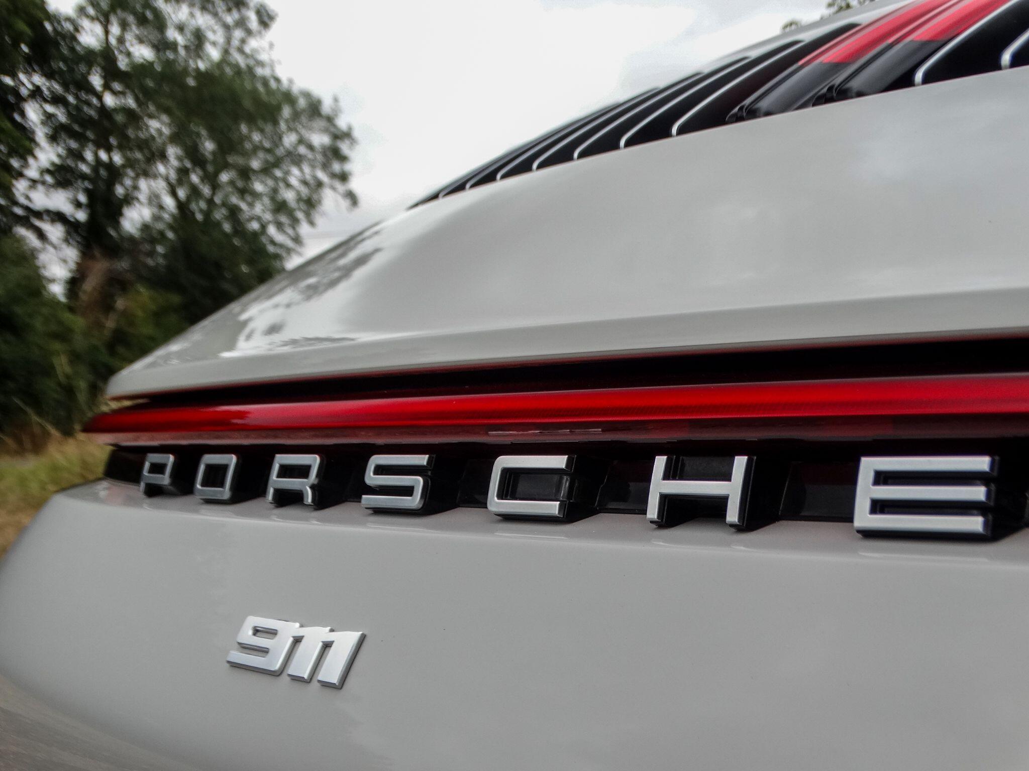 Porsche 911 view 9