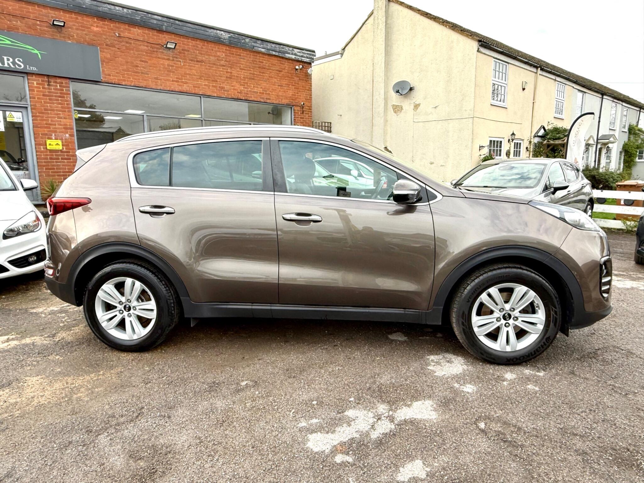 2018 Kia Sportage 1.6 GDi 2 Euro 6 (s/s) 5dr • 119,722 miles image 9
