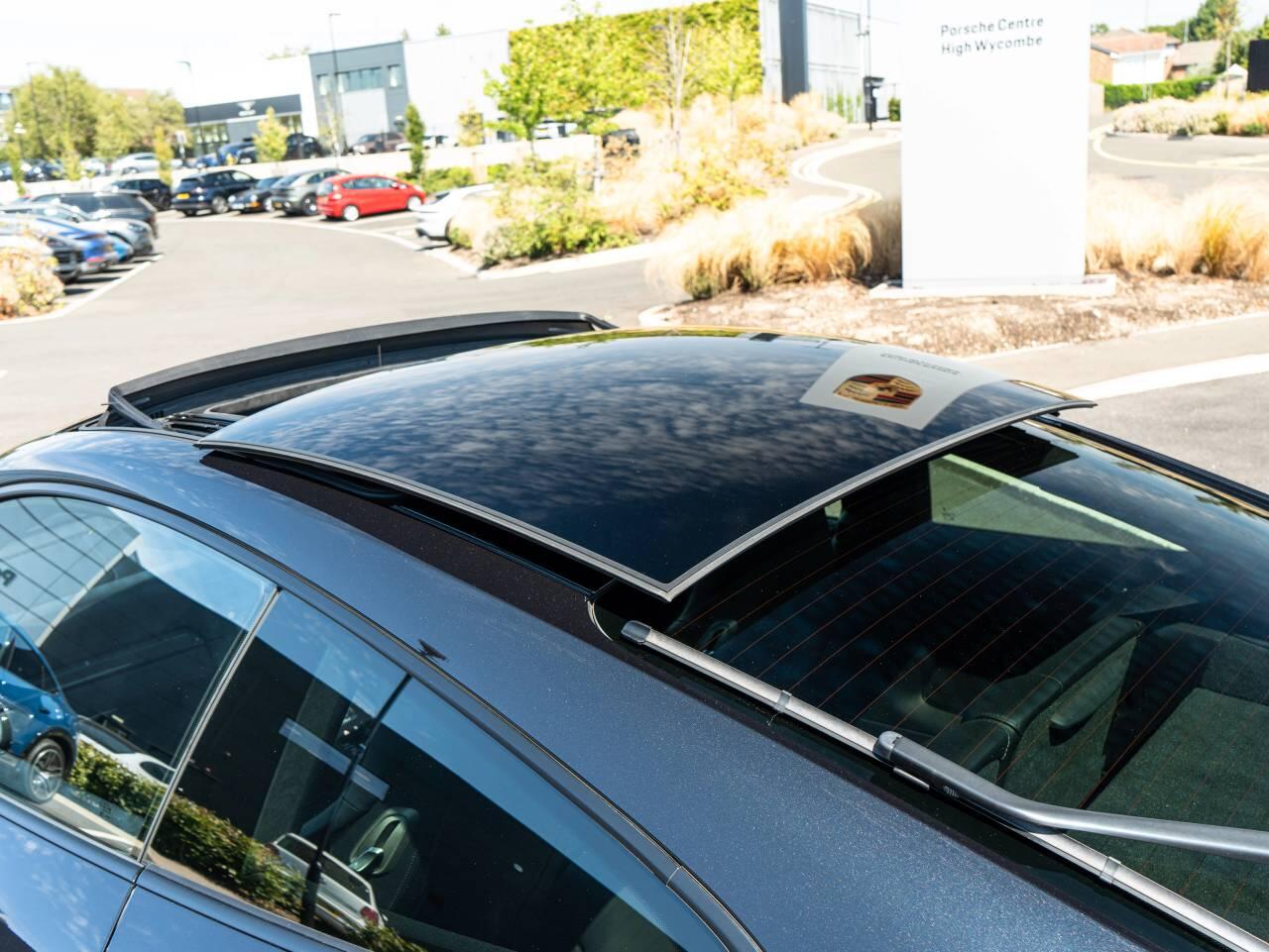 Porsche 911 view 12