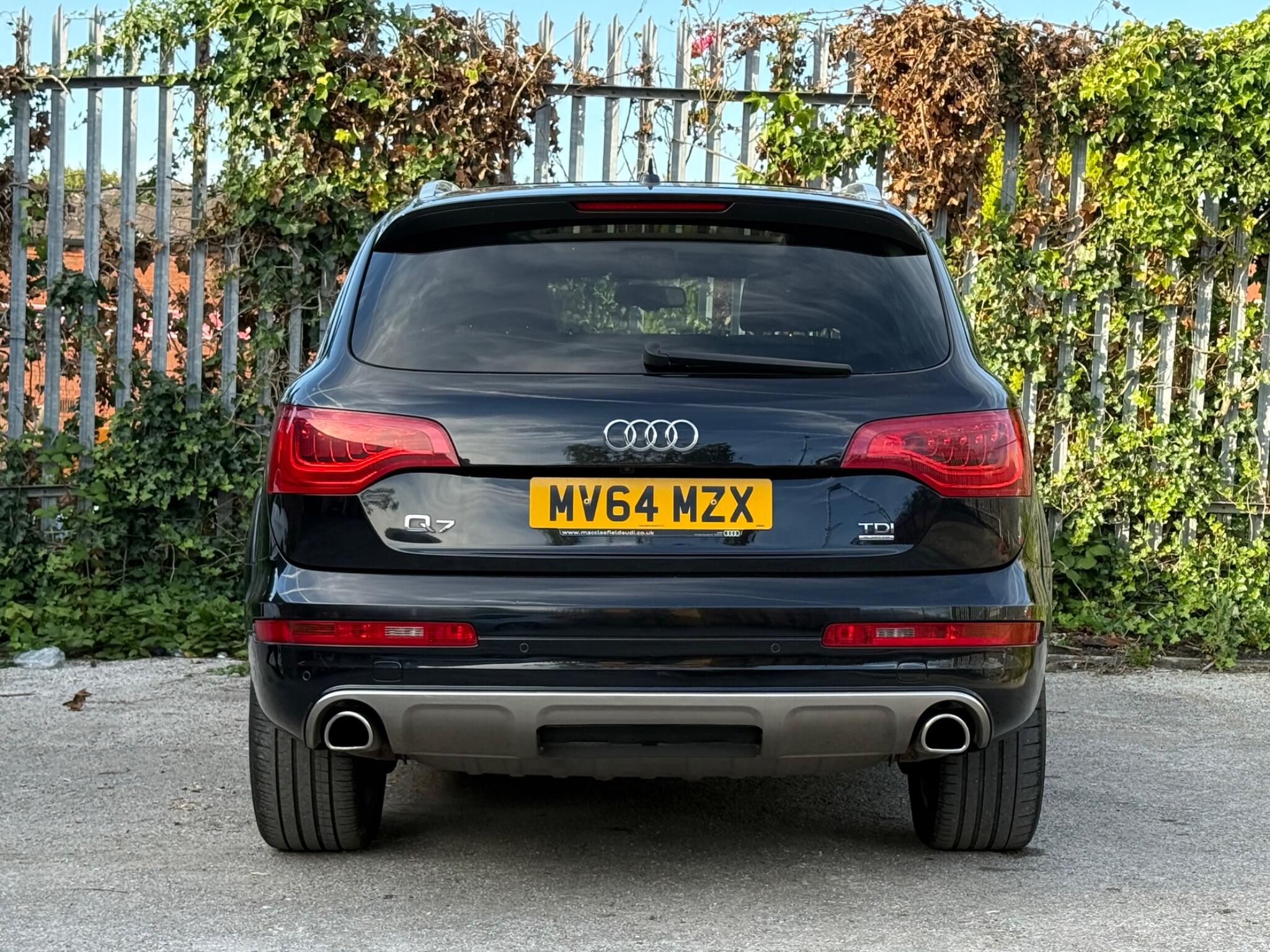 Audi Q7 view 6