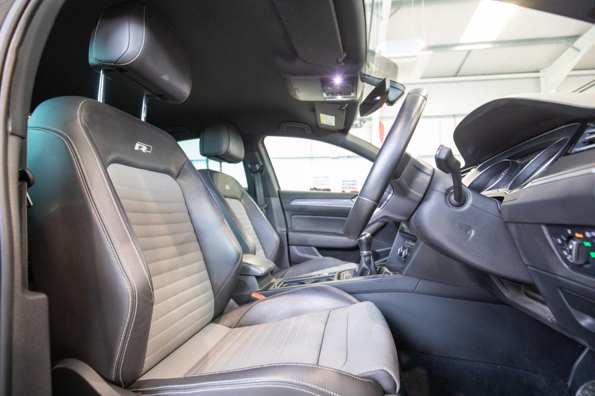 Volkswagen Passat view 3