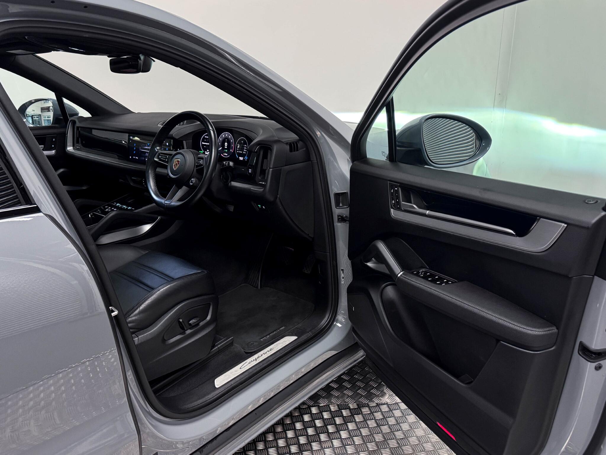 Porsche Cayenne view 21