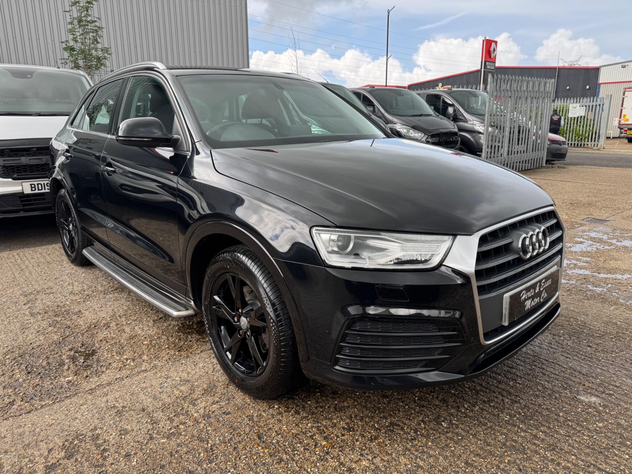 Audi Q3 view 5