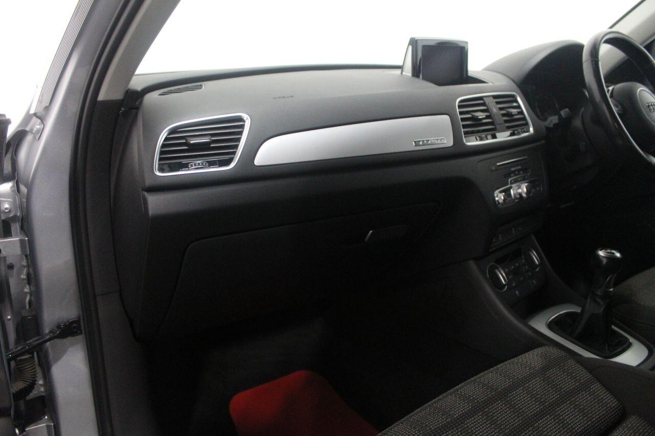 Audi Q3 view 31