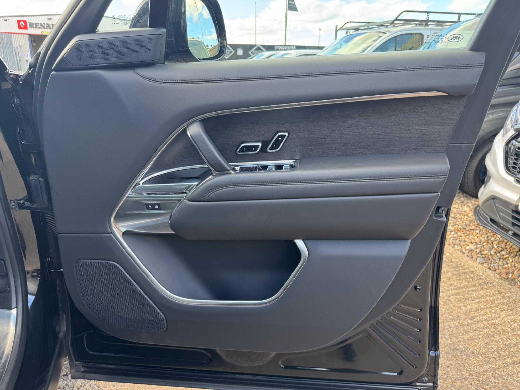 Land Rover Range Rover view 35