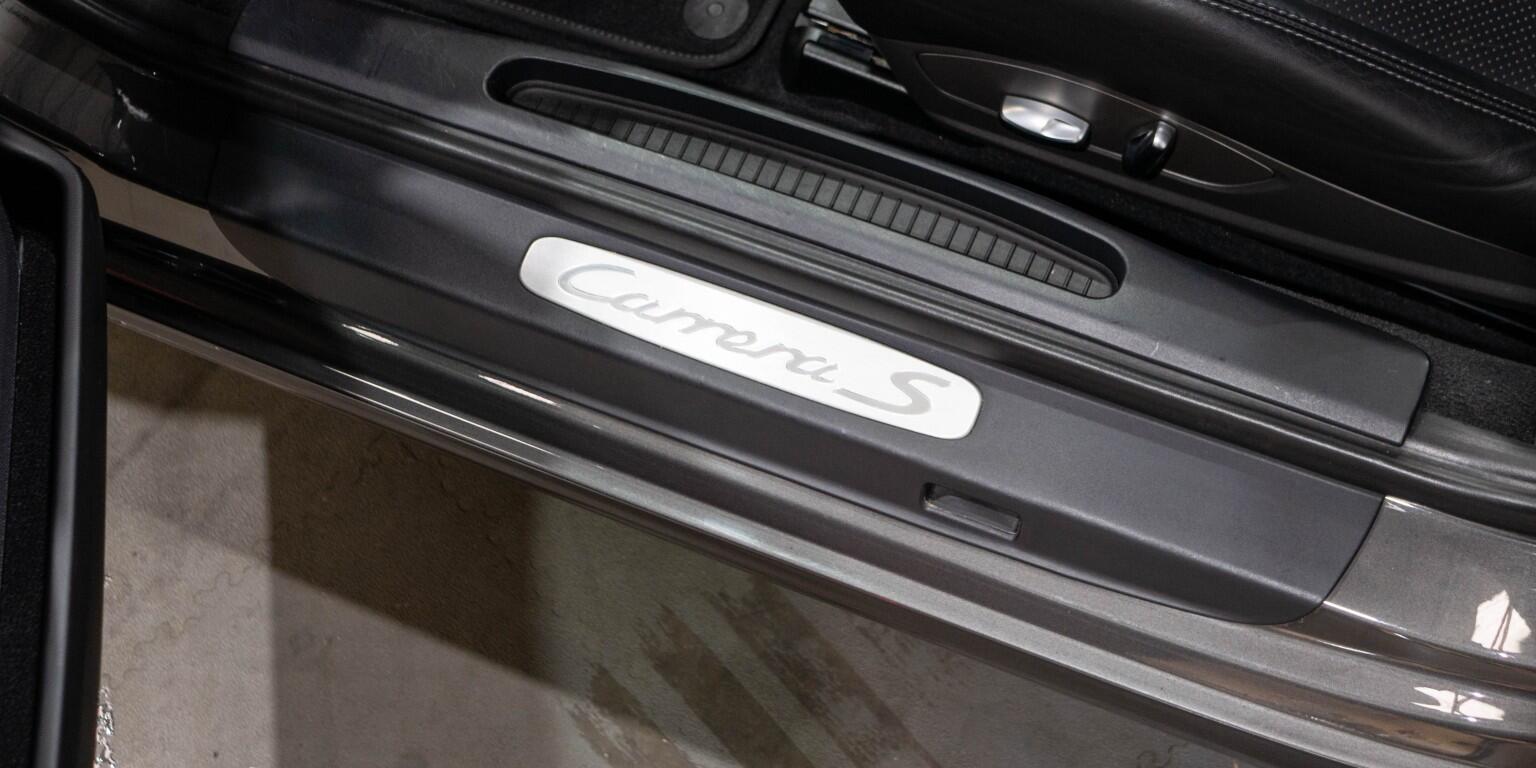 Porsche 911 view 26
