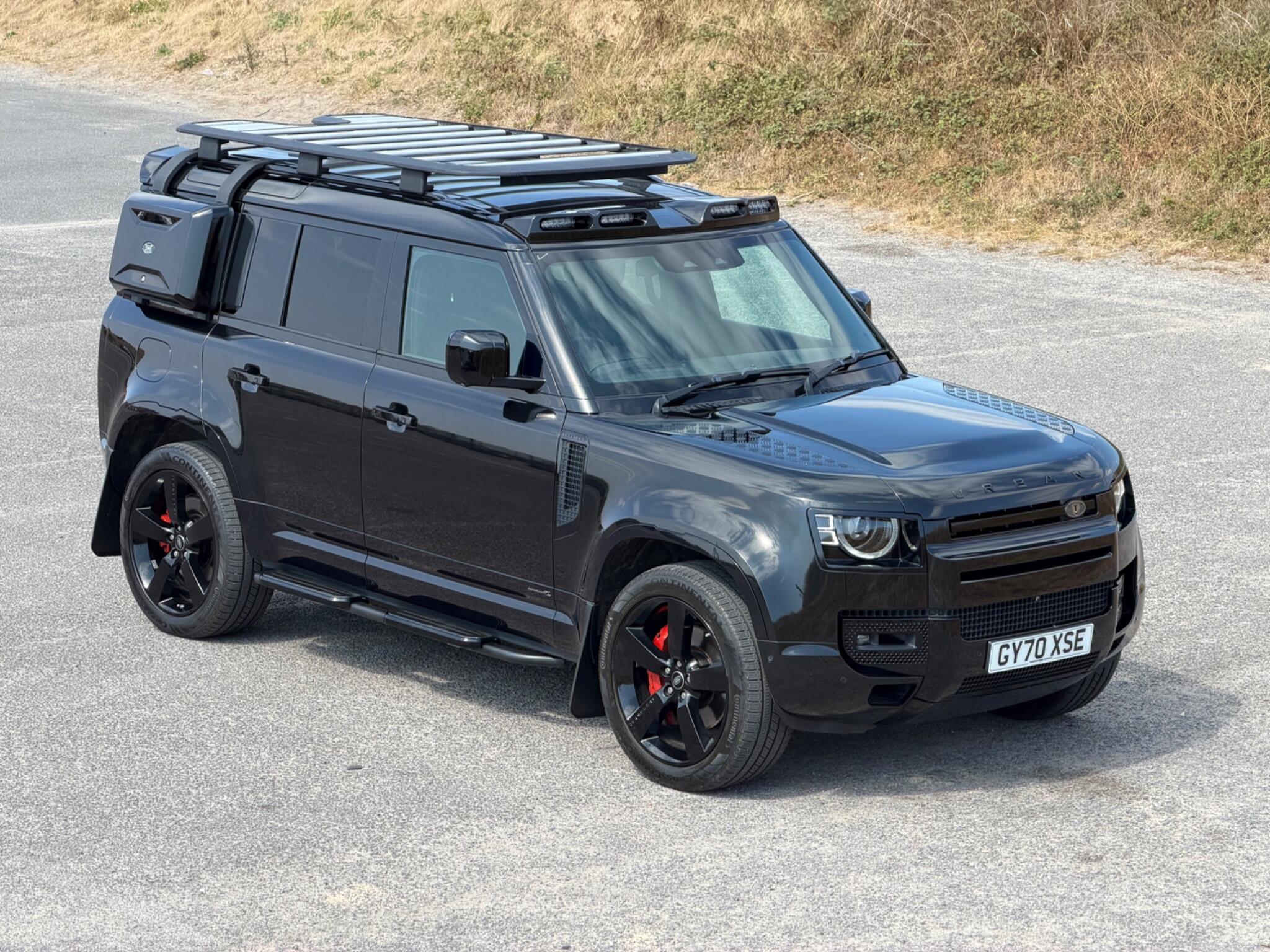 Land Rover Defender 110 view 38