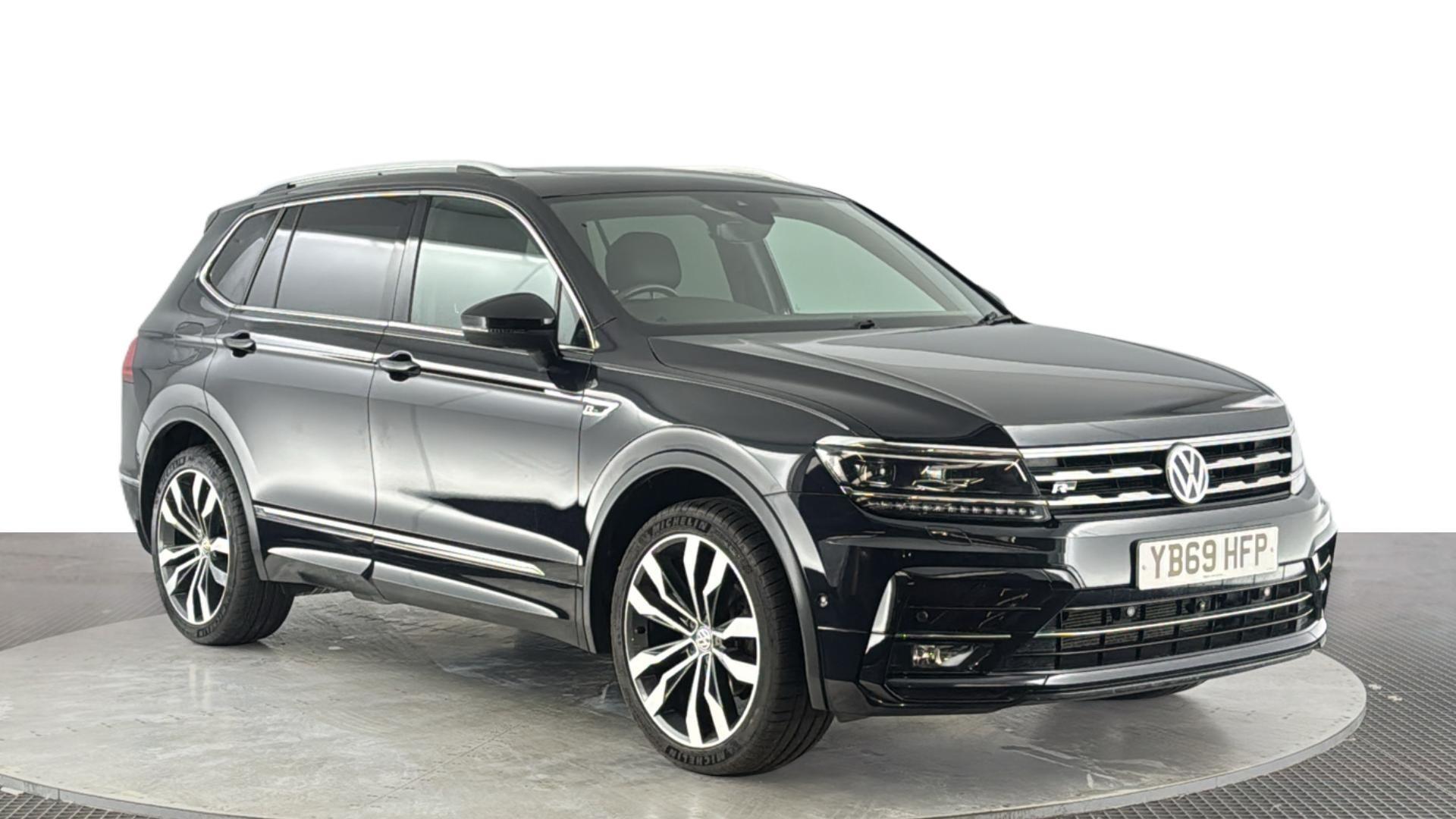 Volkswagen Tiguan Allspace view 2