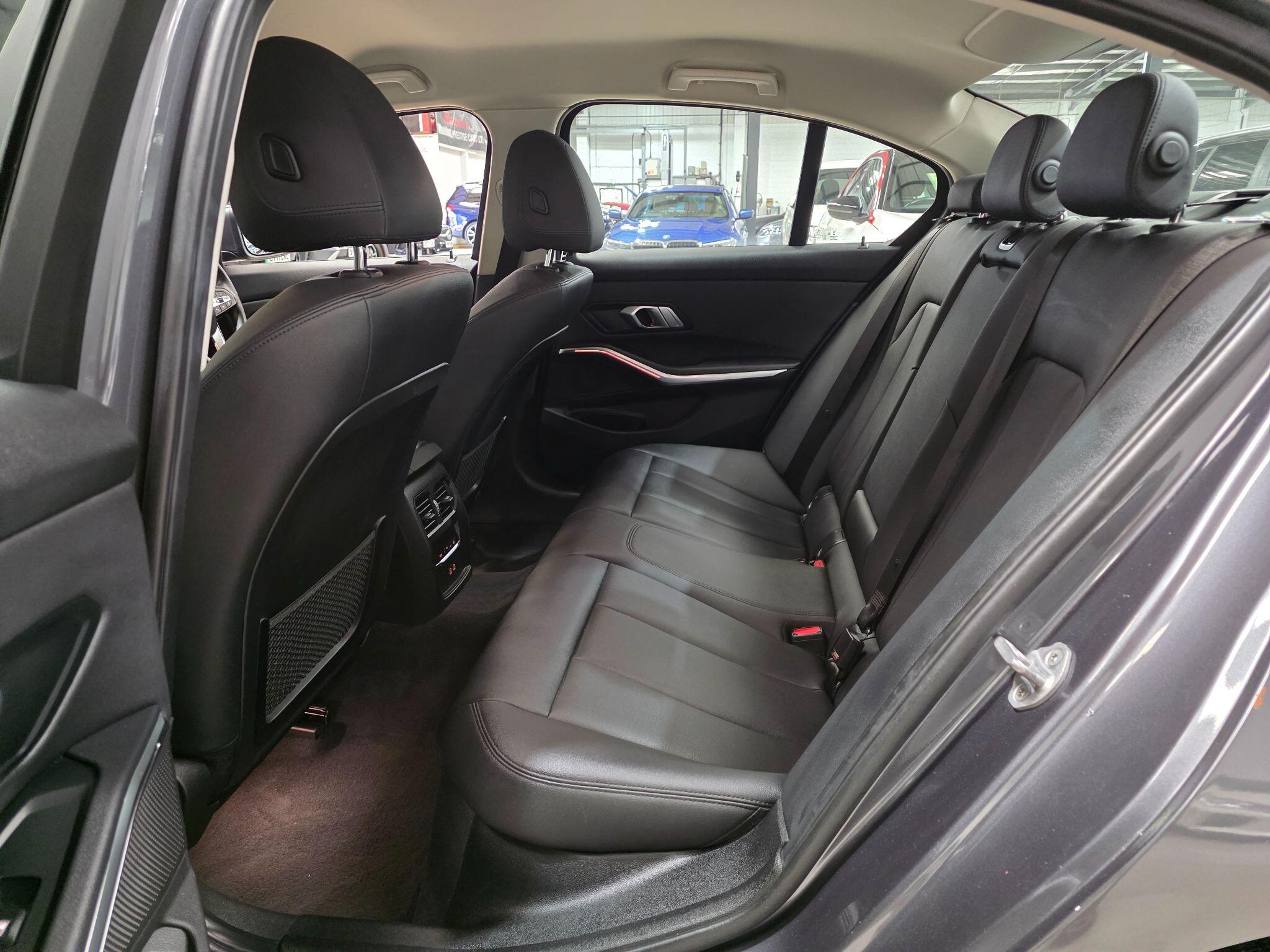 BMW 3 Series view 26