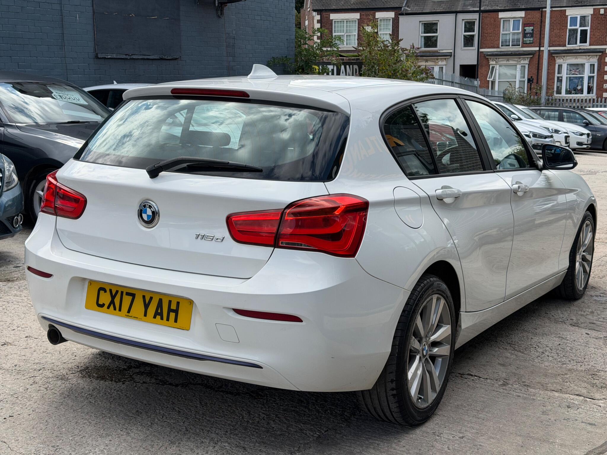 BMW 1 Series view 4