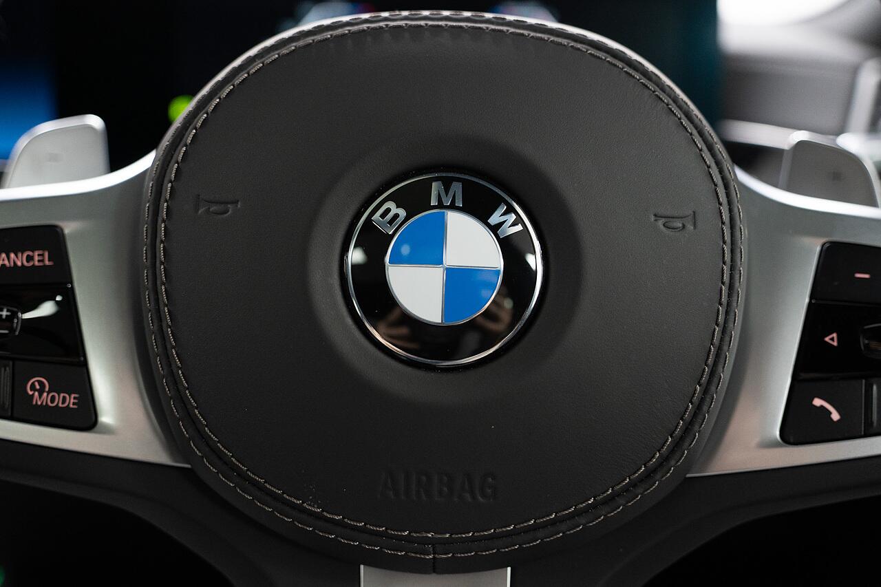 BMW X5 view 21