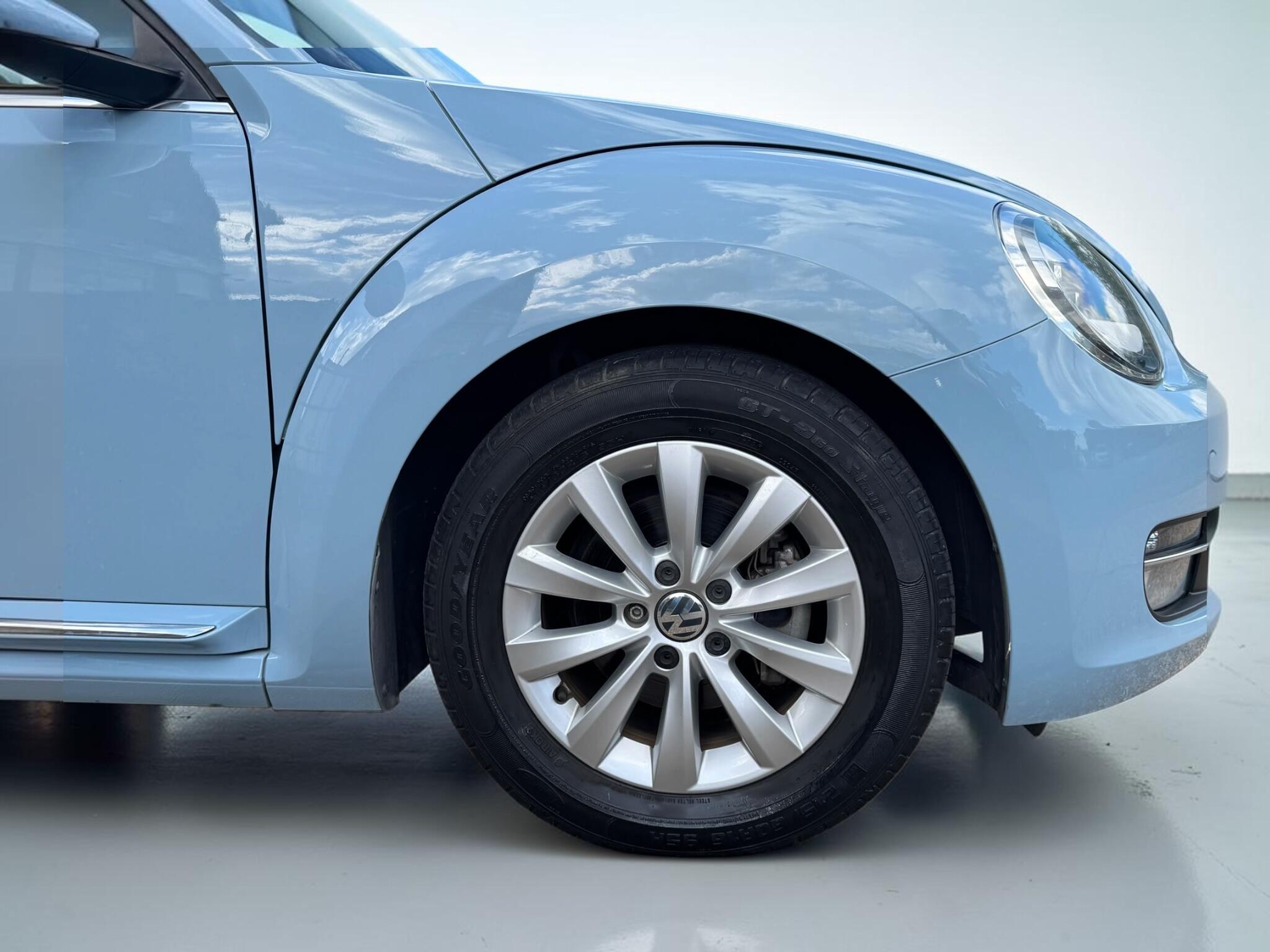 Volkswagen Beetle view 28