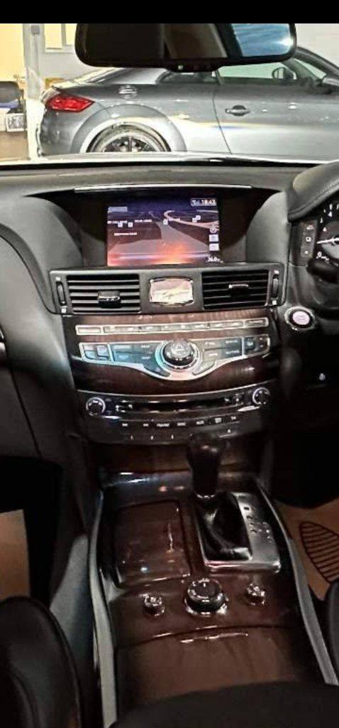 Infiniti Q70