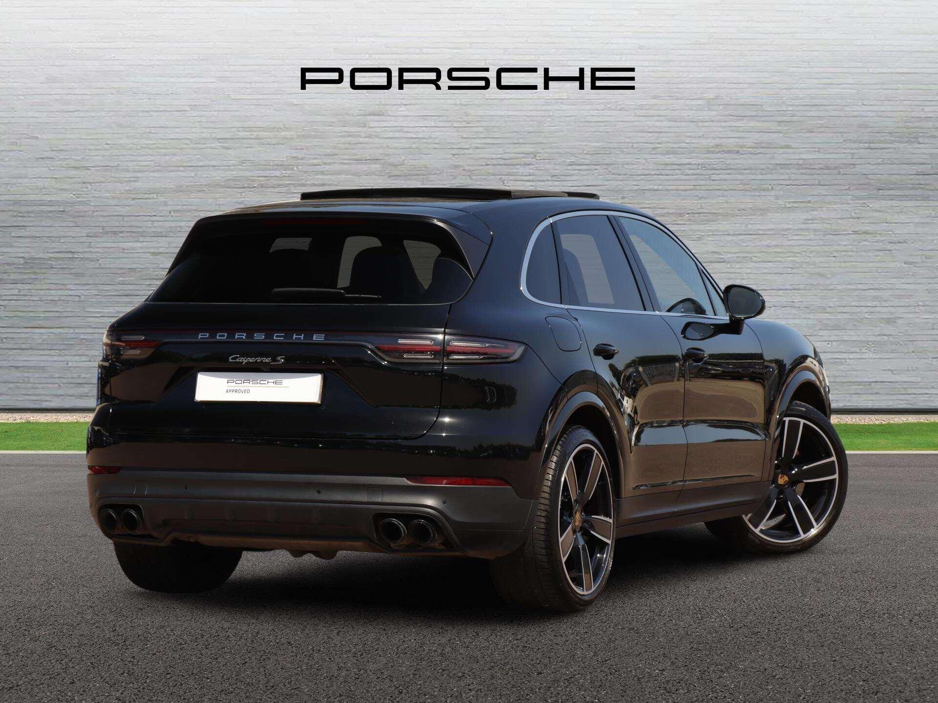 Porsche Cayenne view 3