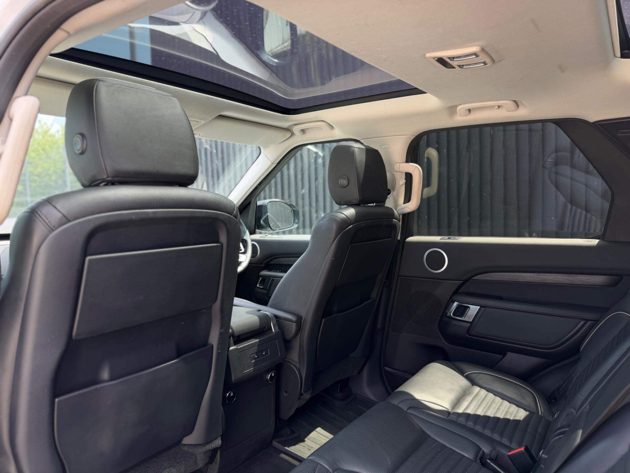 Land Rover Discovery view 21