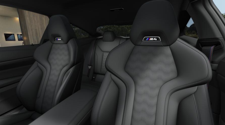 BMW M4 view 3