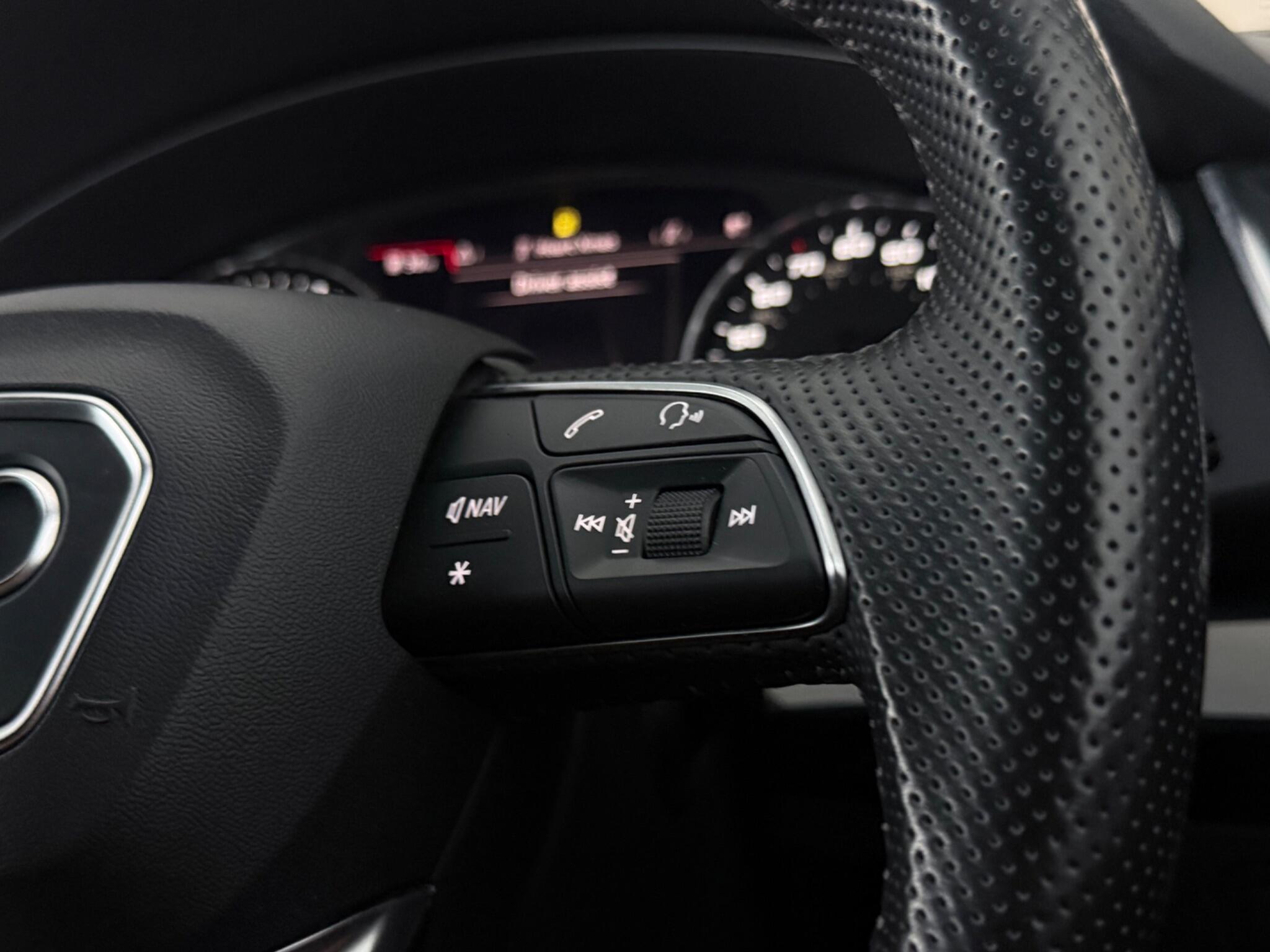 Audi Q5 view 15
