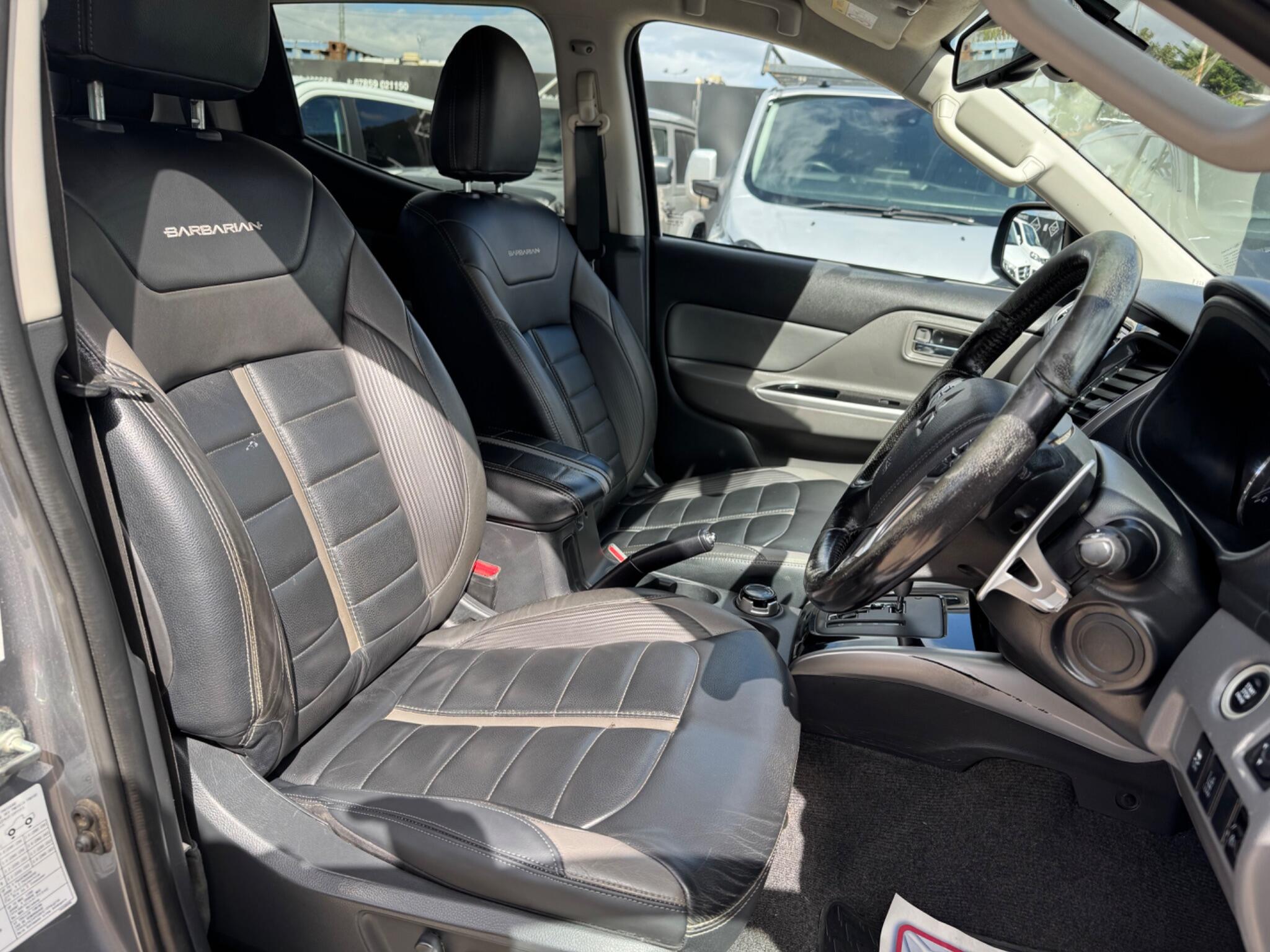 Mitsubishi L200 view 9