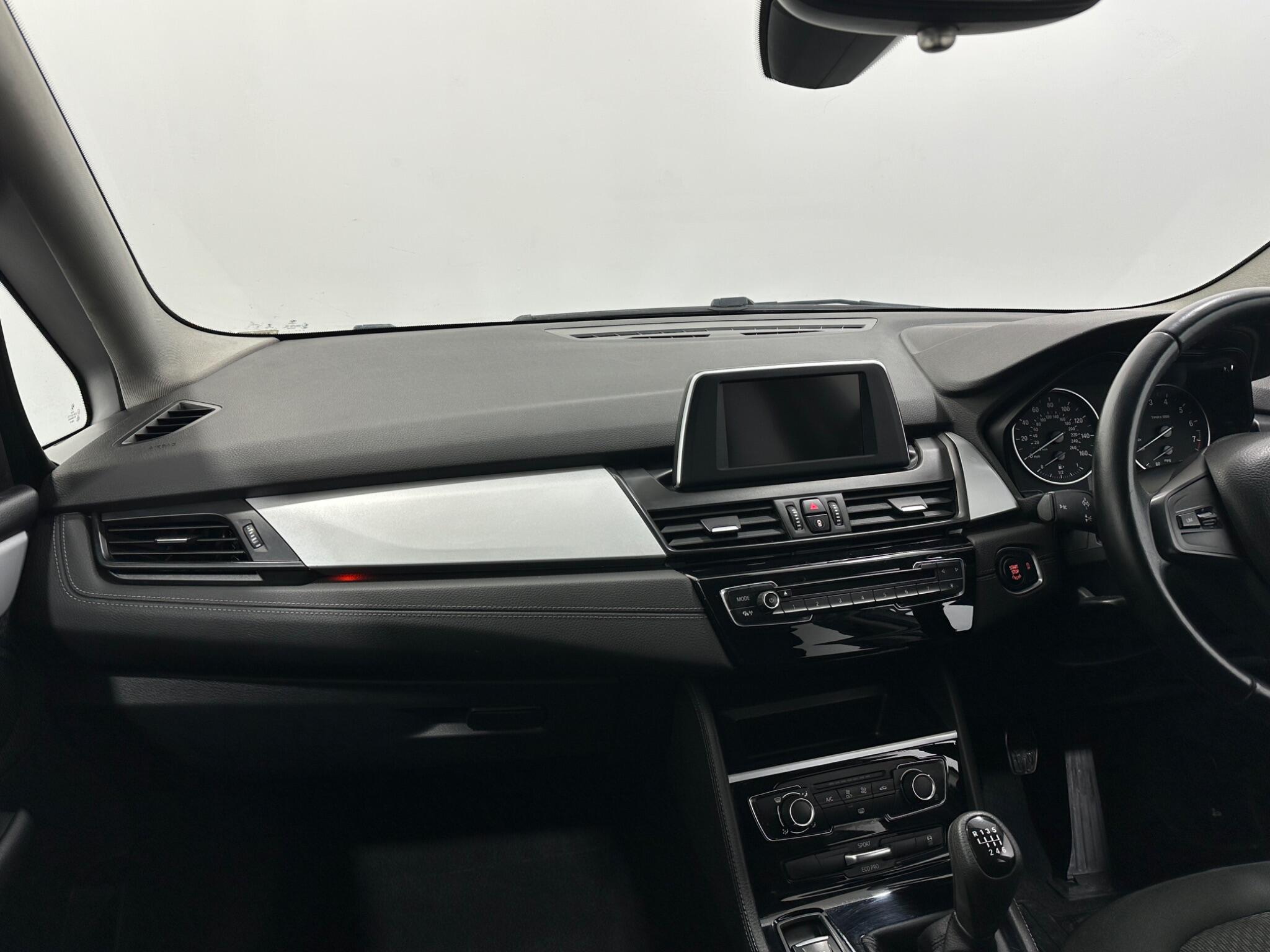 BMW 2 Series view 28