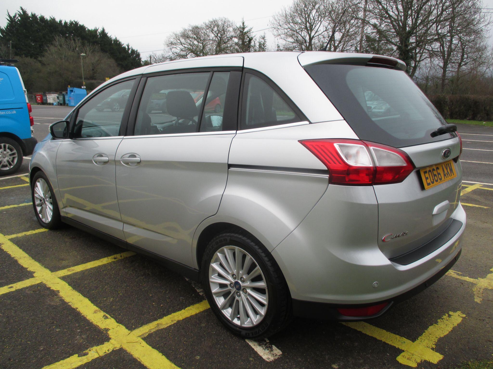 2016 Ford Grand C-Max image 14