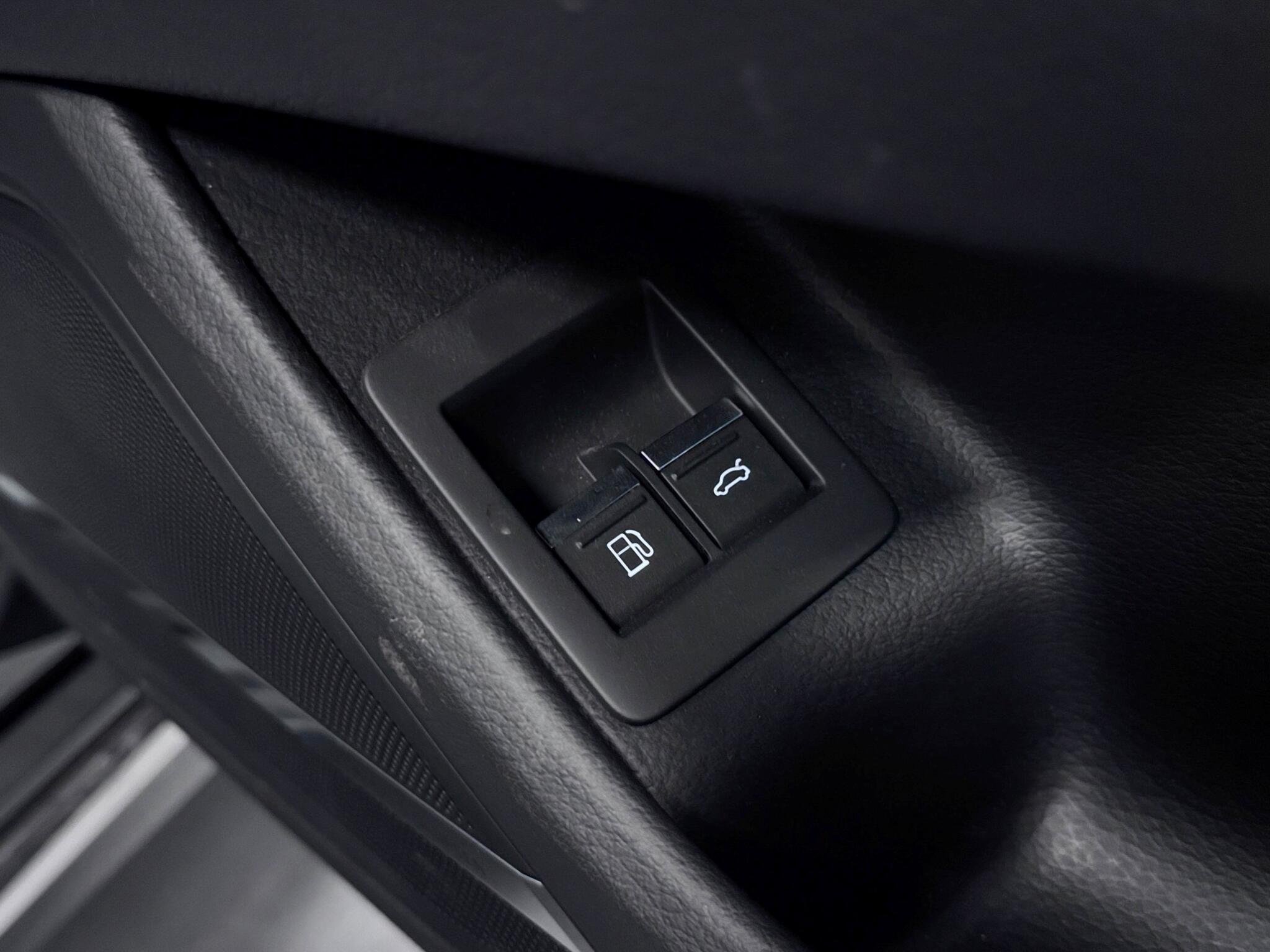 Audi A8 view 19