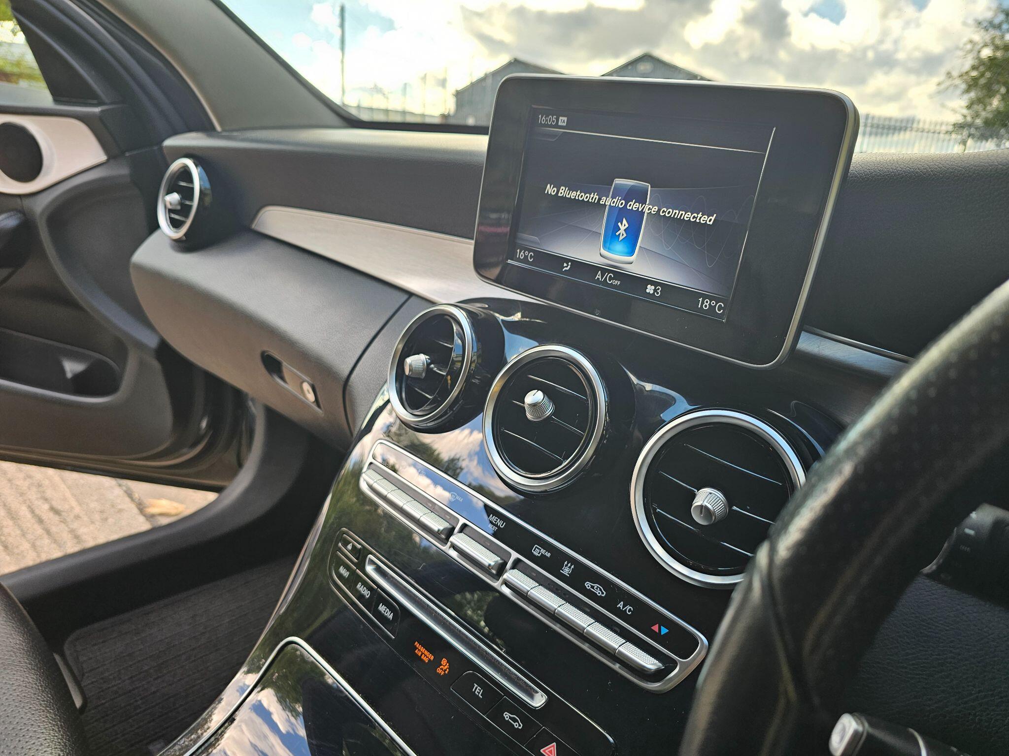 Mercedes-Benz C-Class view 24
