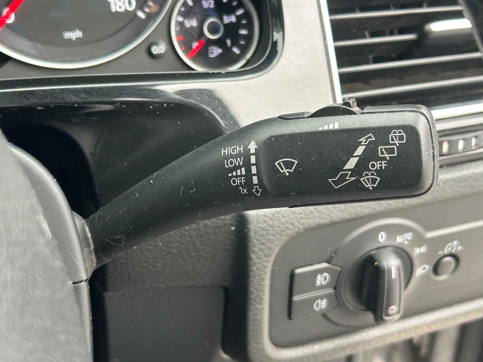 Volkswagen Touareg view 38