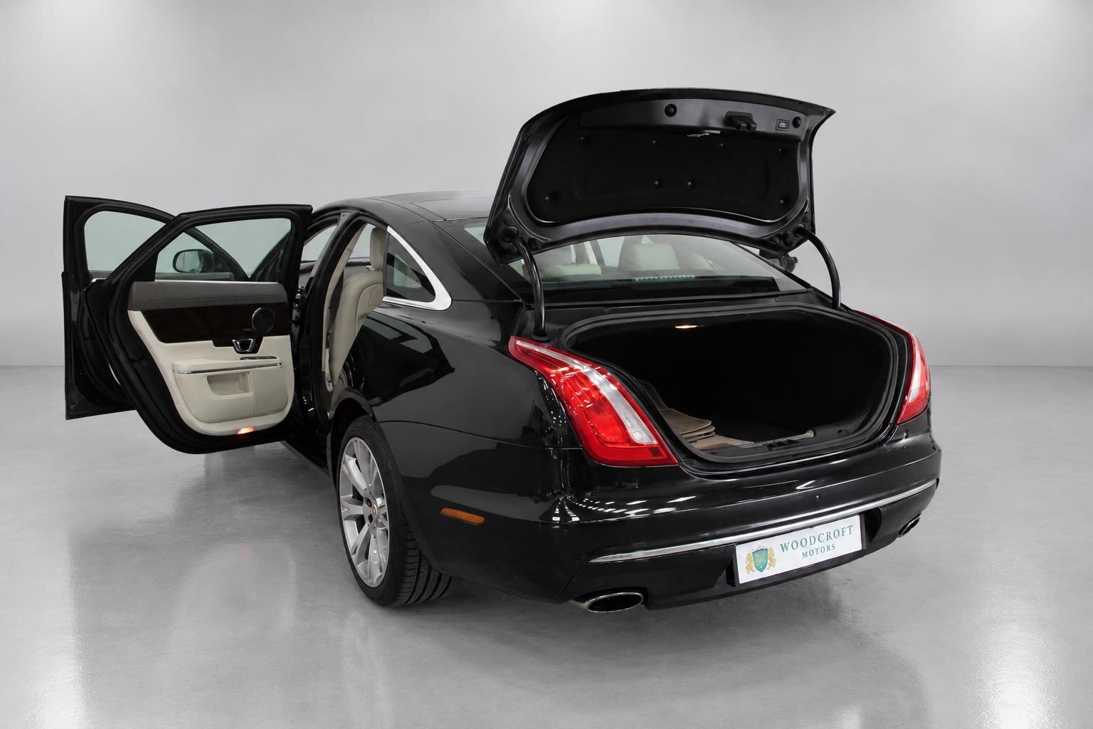 Jaguar XJ view 23