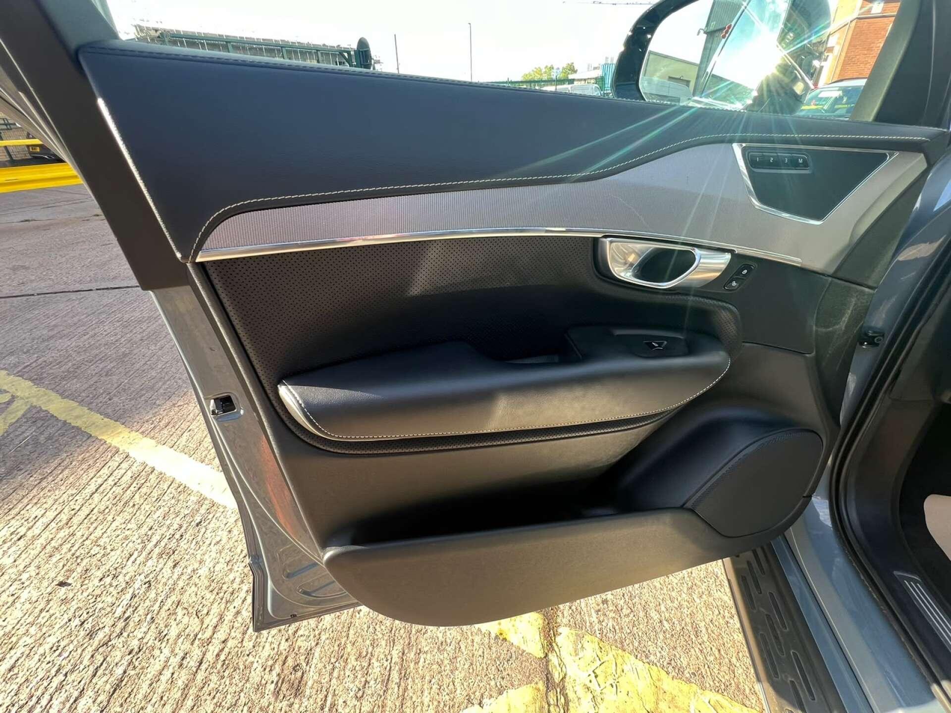 Volvo XC90 view 41