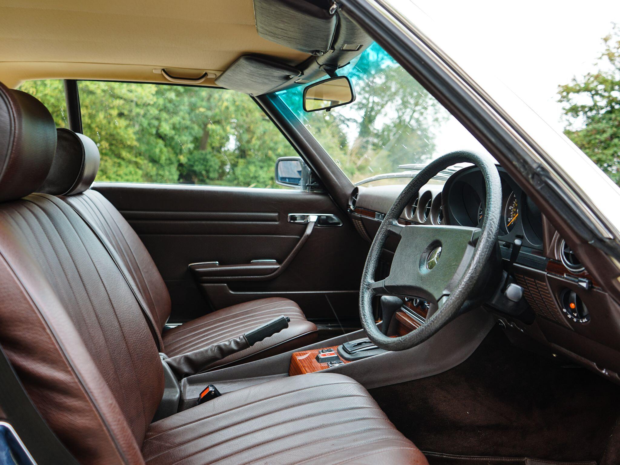 Mercedes-Benz 500 SL view 18