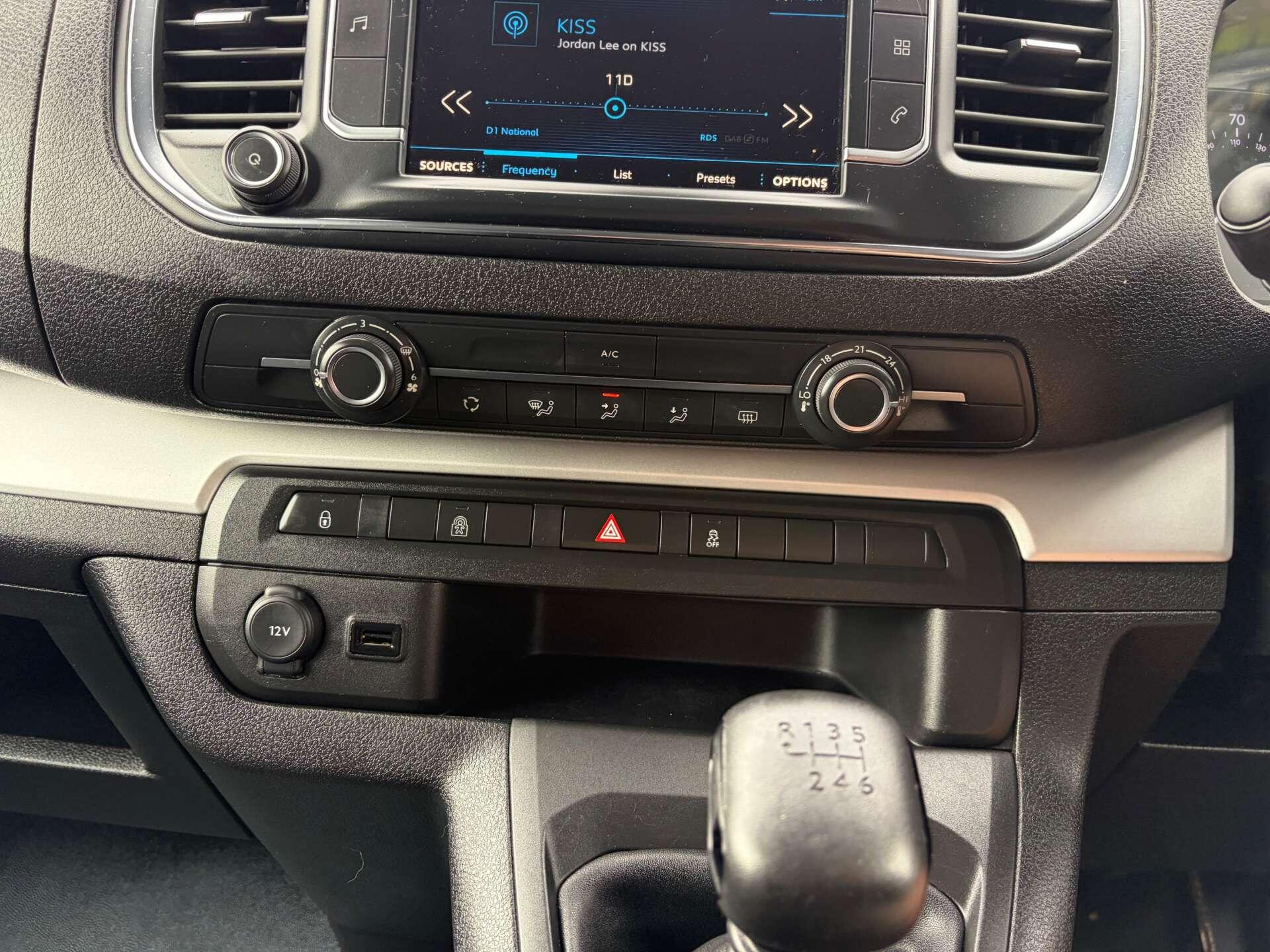 Peugeot Traveller view 39