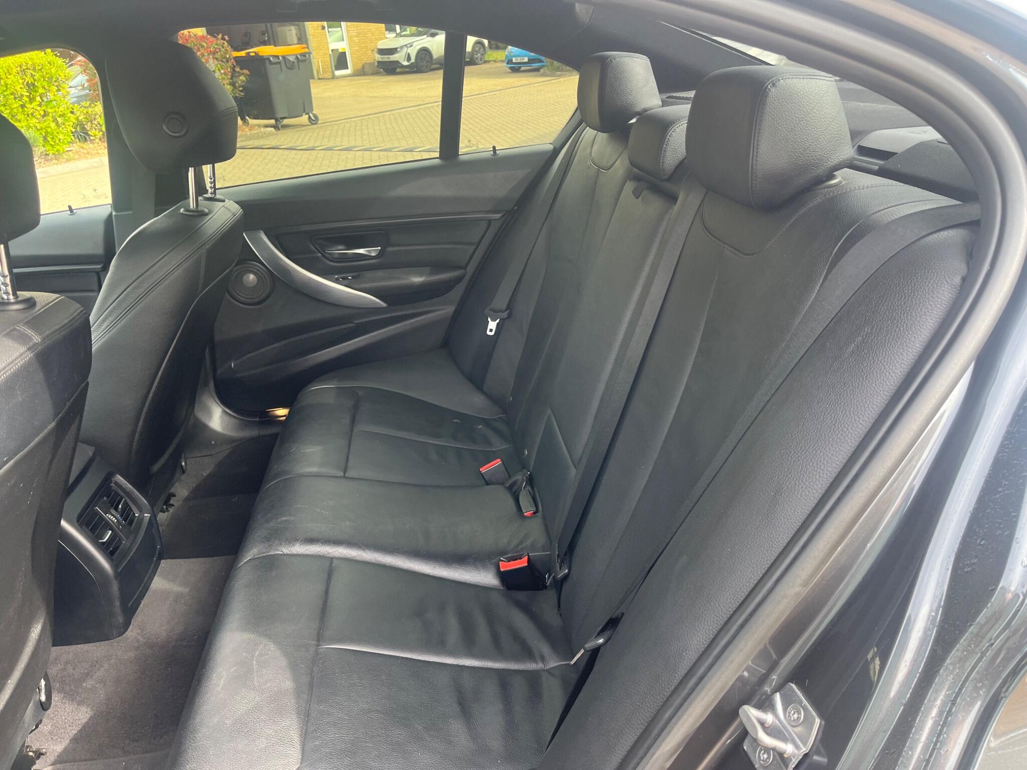 BMW 3 Series view 21