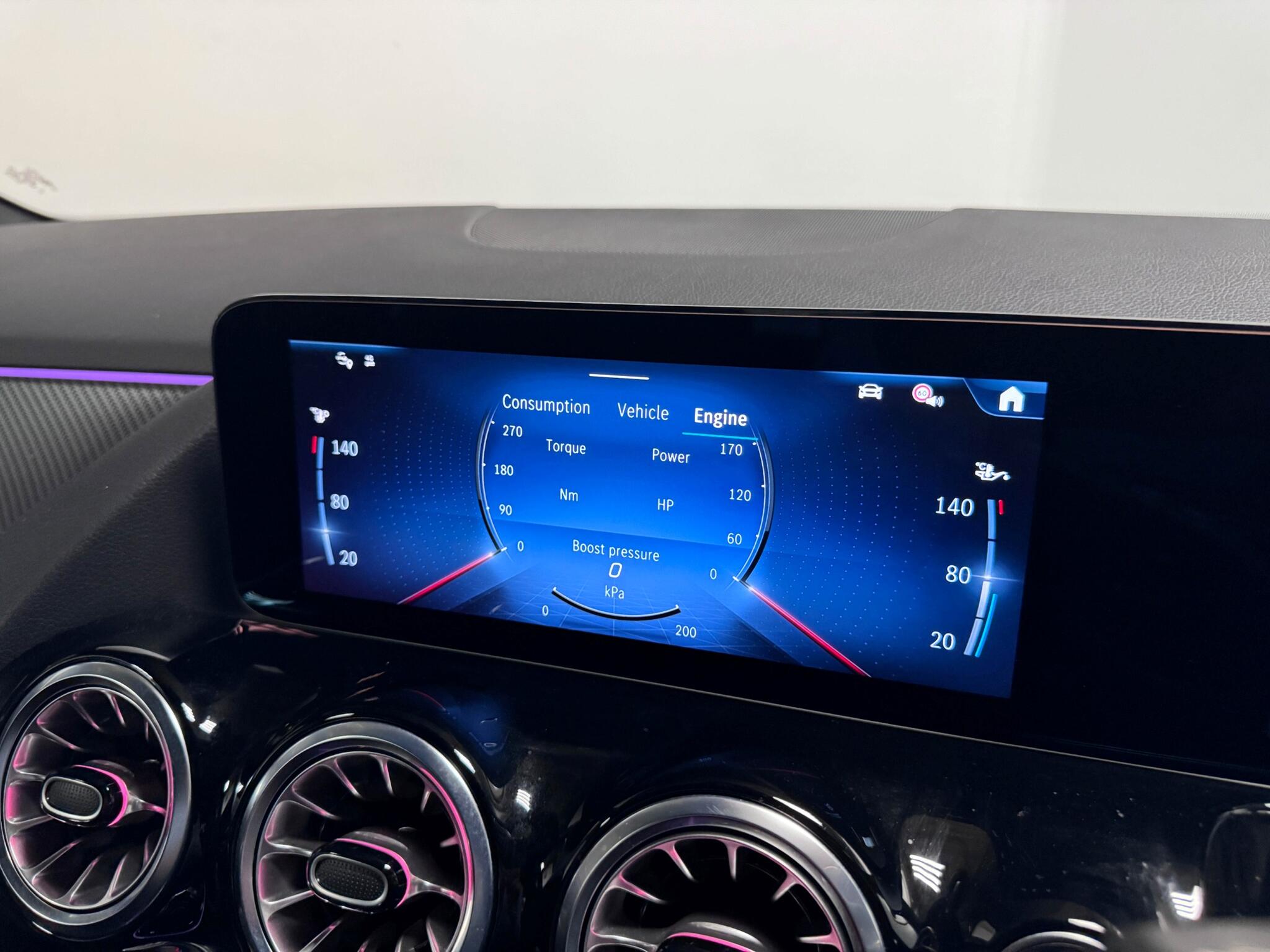 Mercedes-Benz Gla view 49