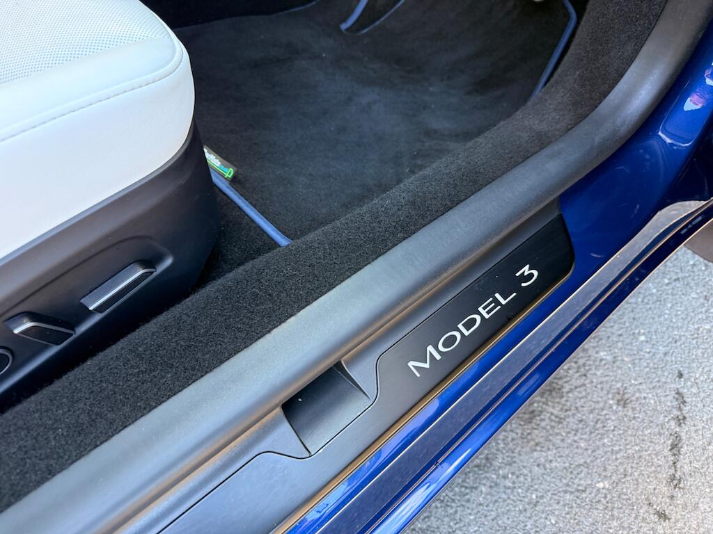 Tesla Model 3 view 35