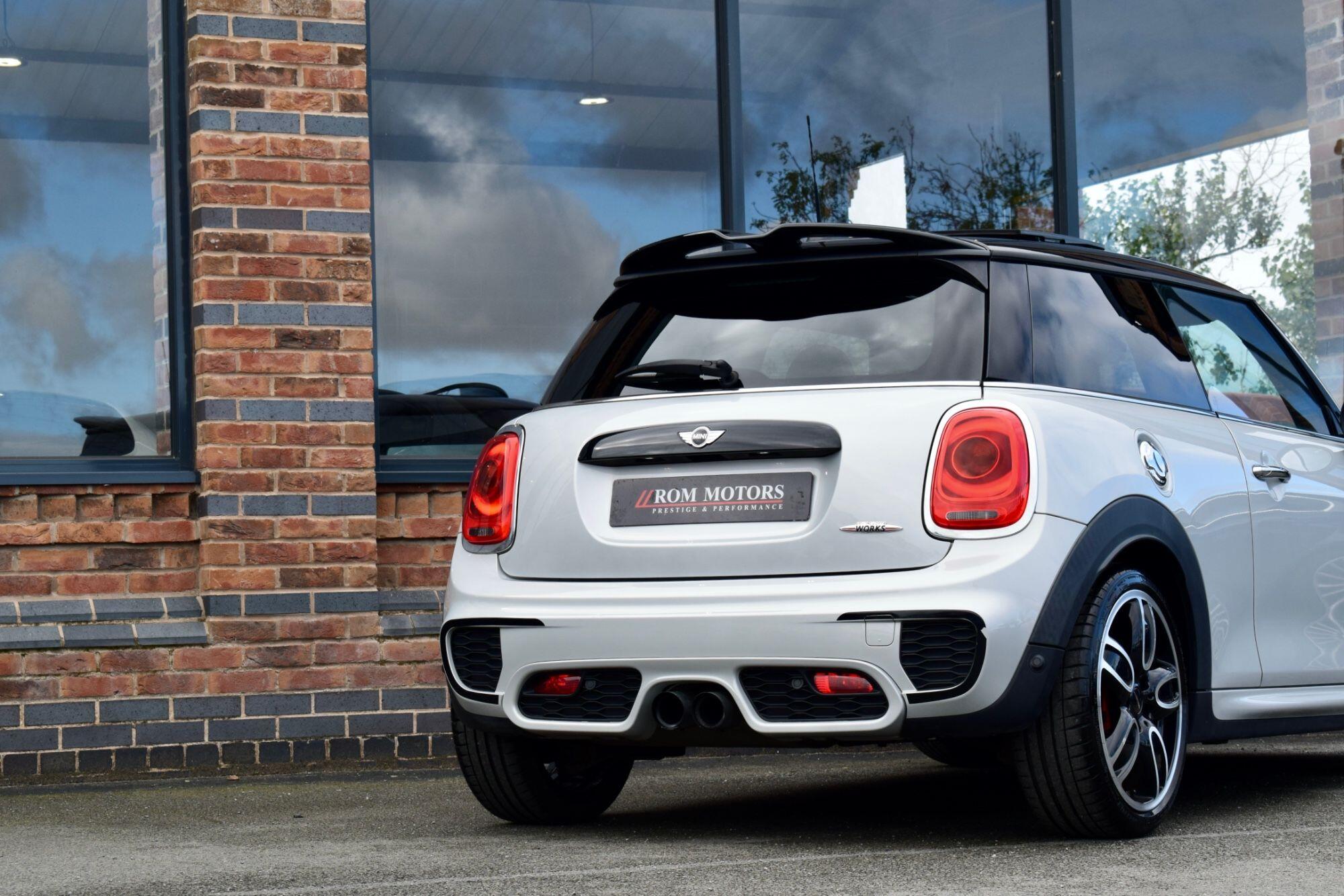 Mini Hatch view 43