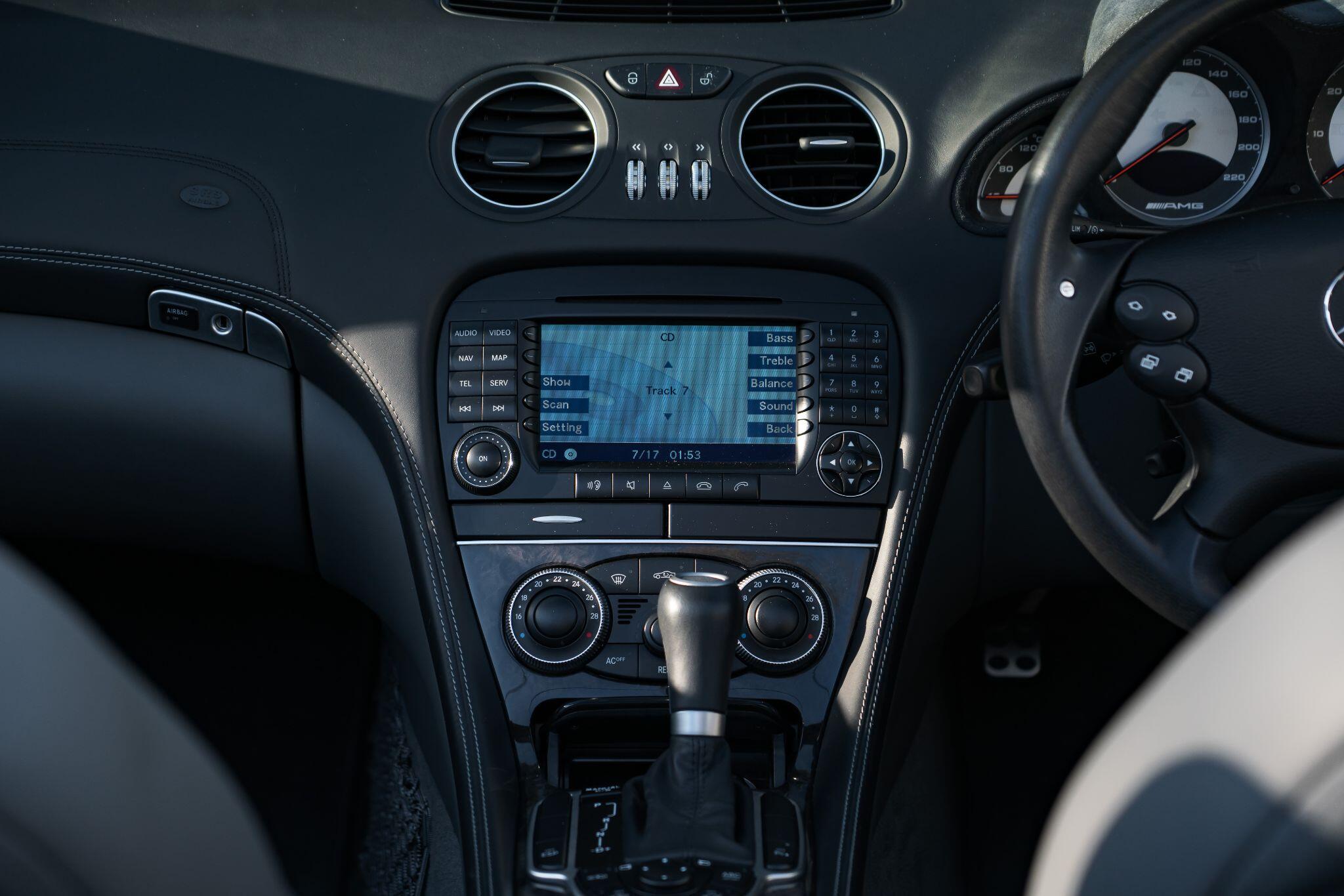 Mercedes-Benz SL view 28