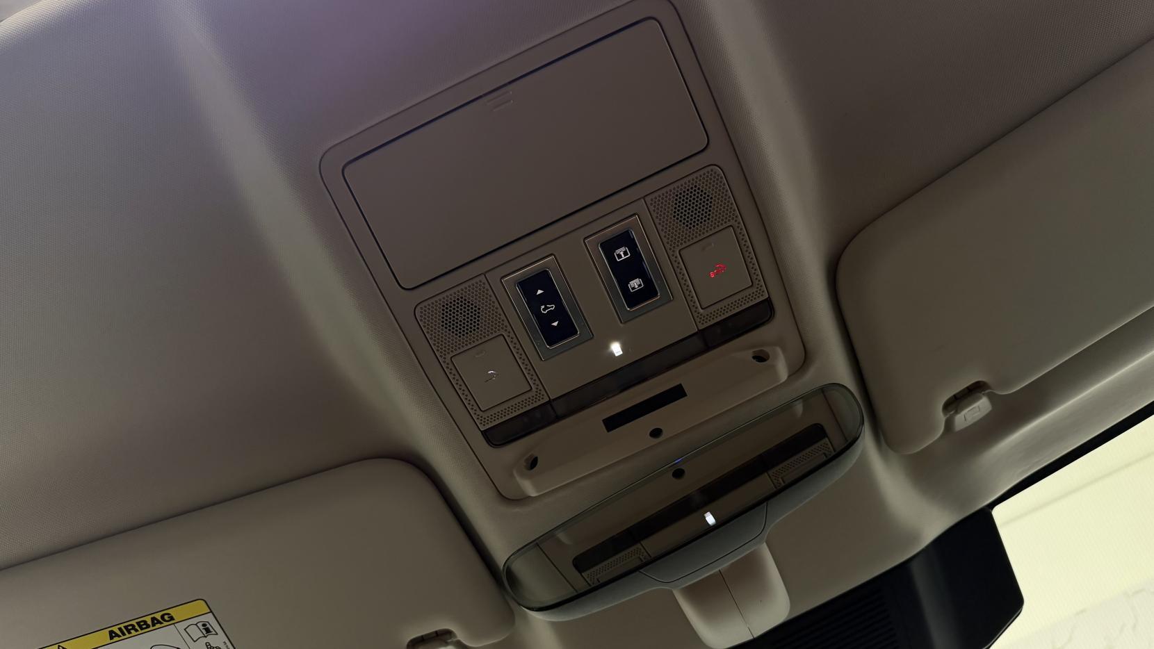 Land Rover Defender view 27