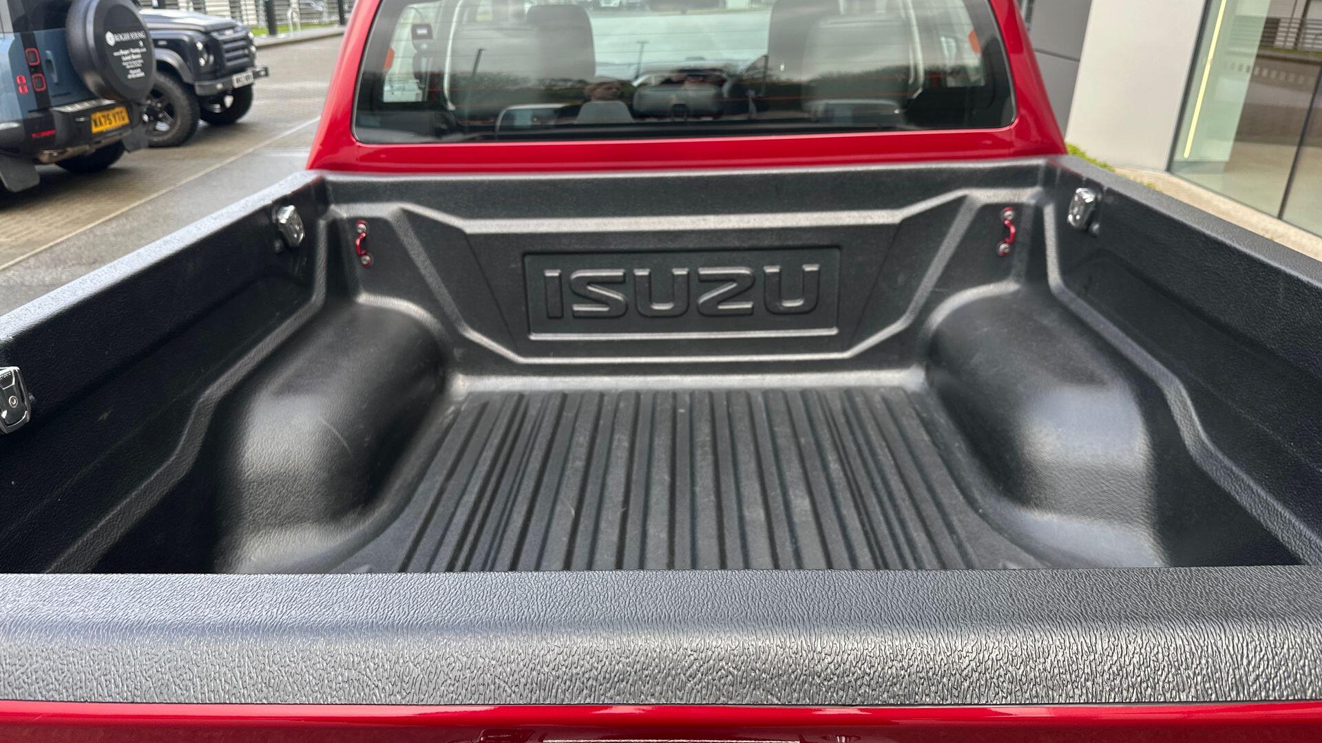 Isuzu D-Max view 21