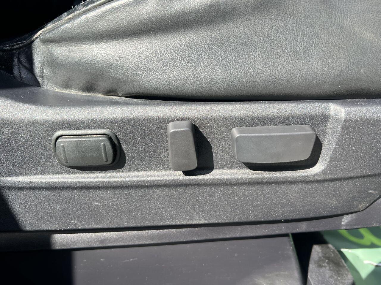 Mitsubishi Outlander view 17