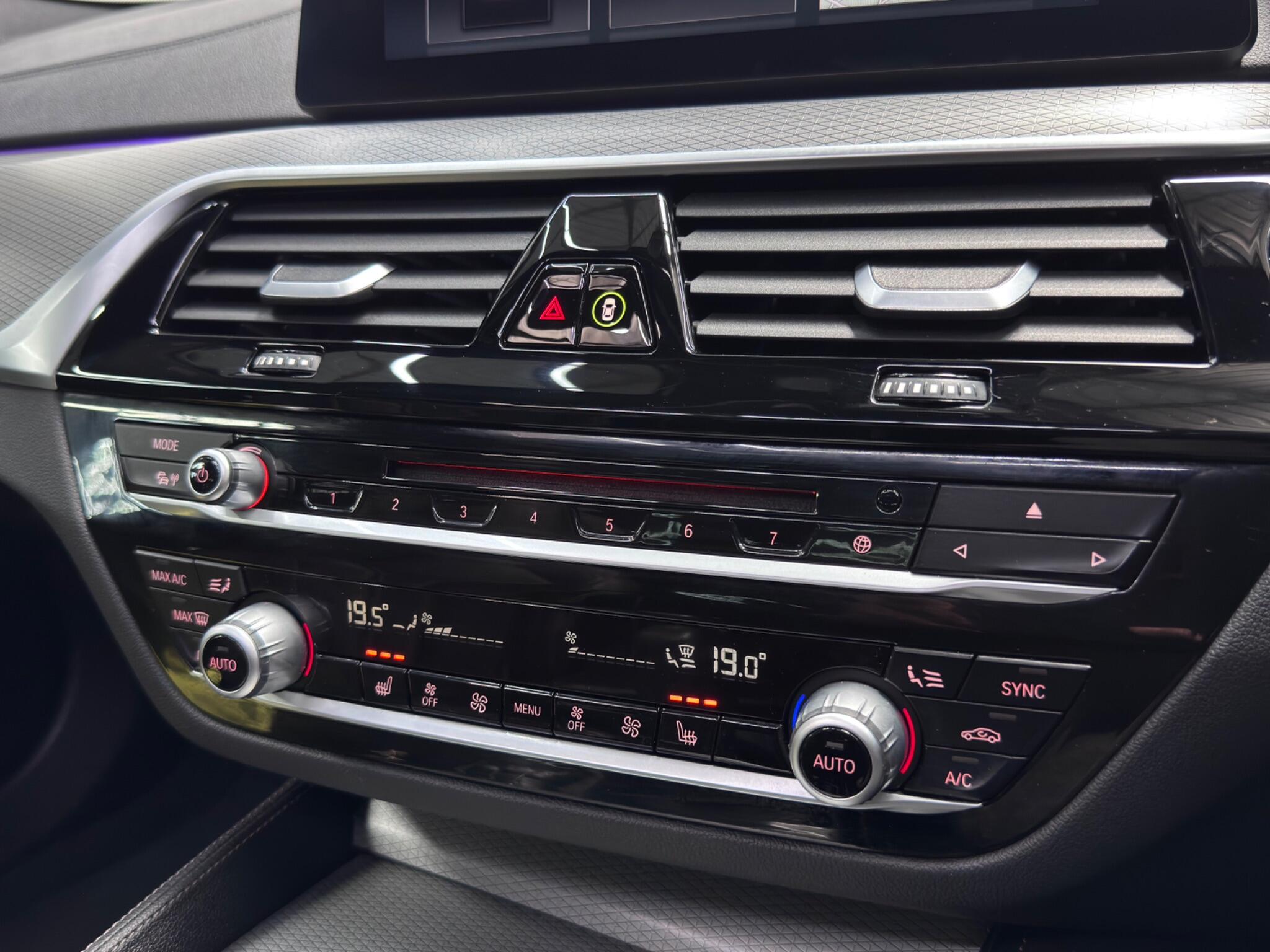 BMW 5 Series view 17