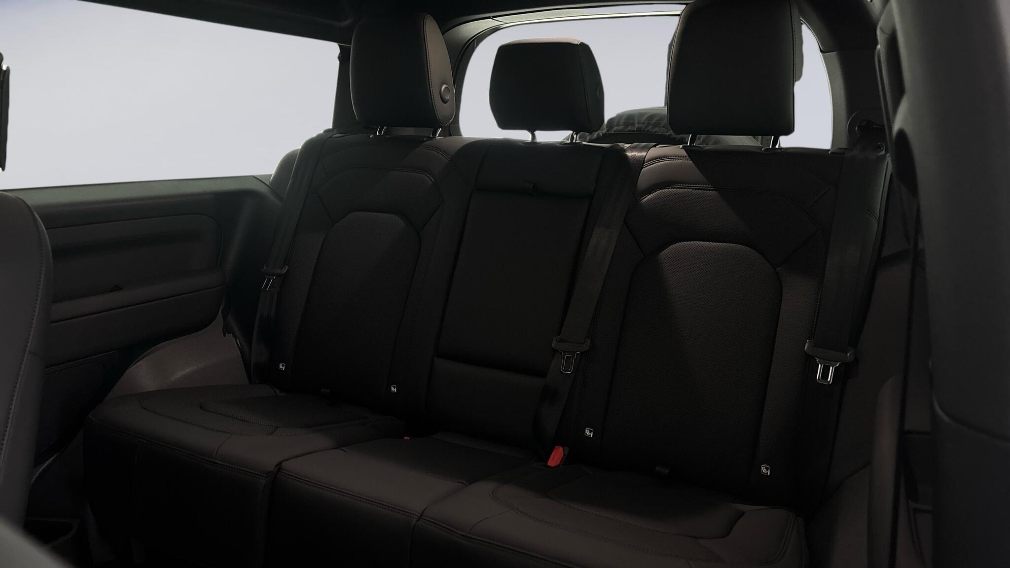 Land Rover Defender view 4